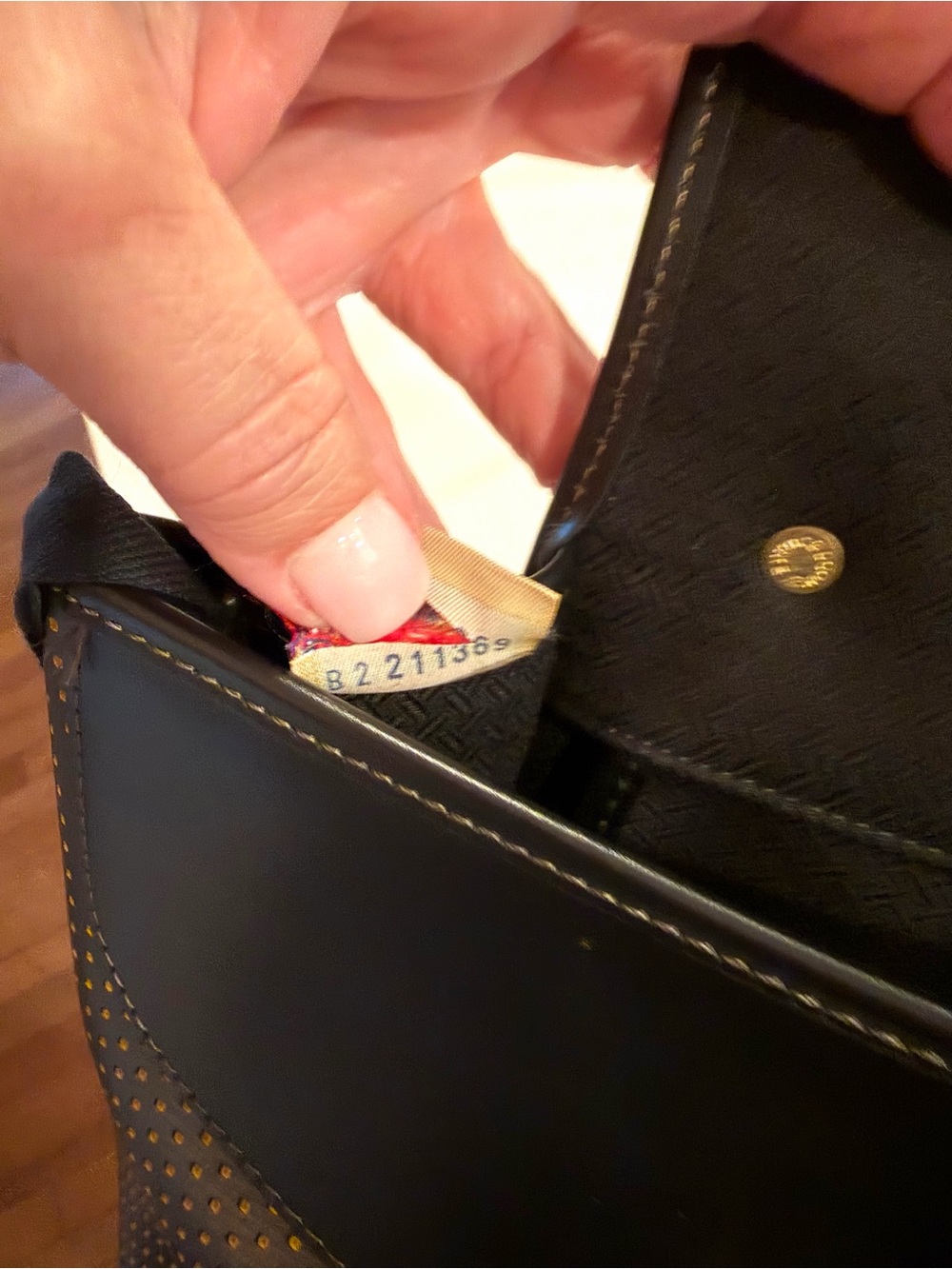 DOONEY & BOURKE•black perforated leather cabriolet vintage shoulder bag - Picture 9 of 14